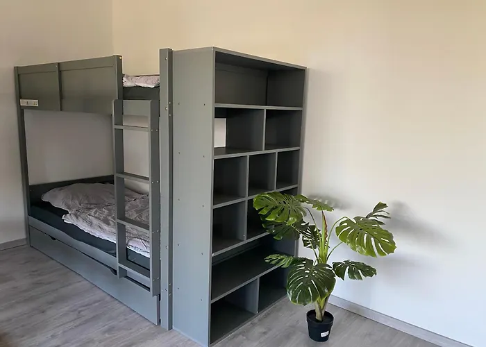 Moderne Und Moeblierte Wohnung!