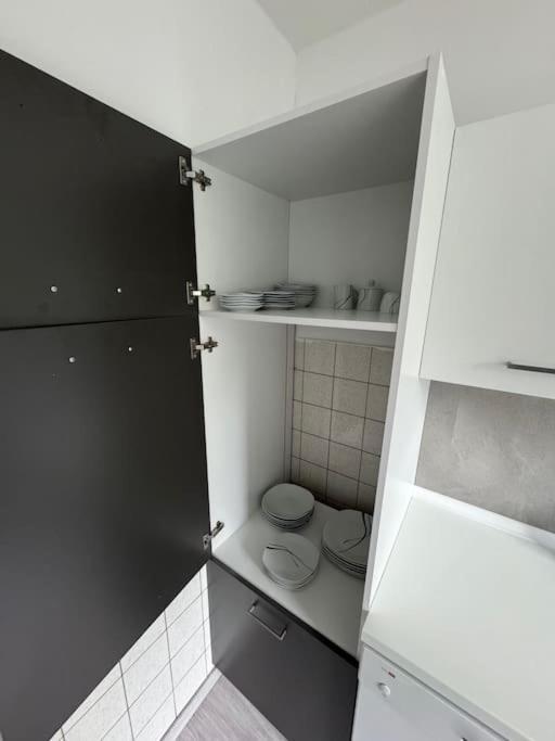 Moderne Und Moeblierte Wohnung! * Luenen