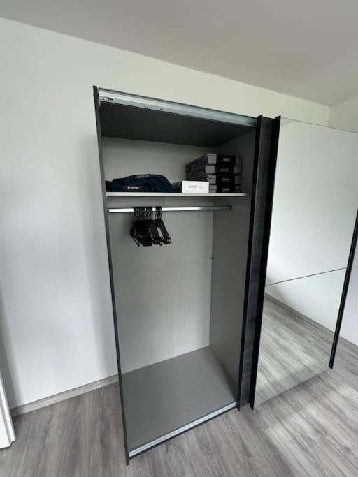 Moderne Und Moeblierte Wohnung!
