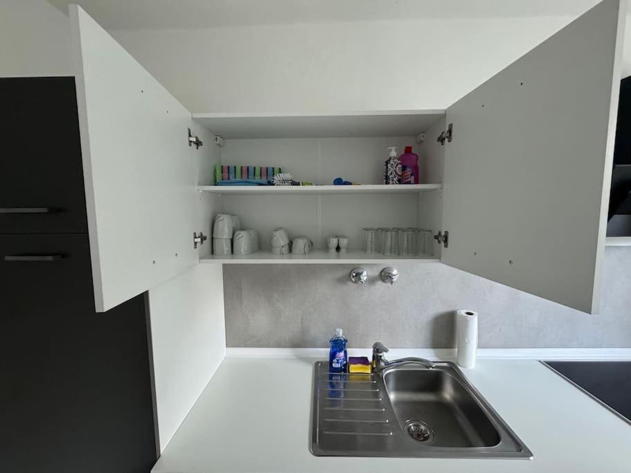 Moderne Und Moeblierte Wohnung! *